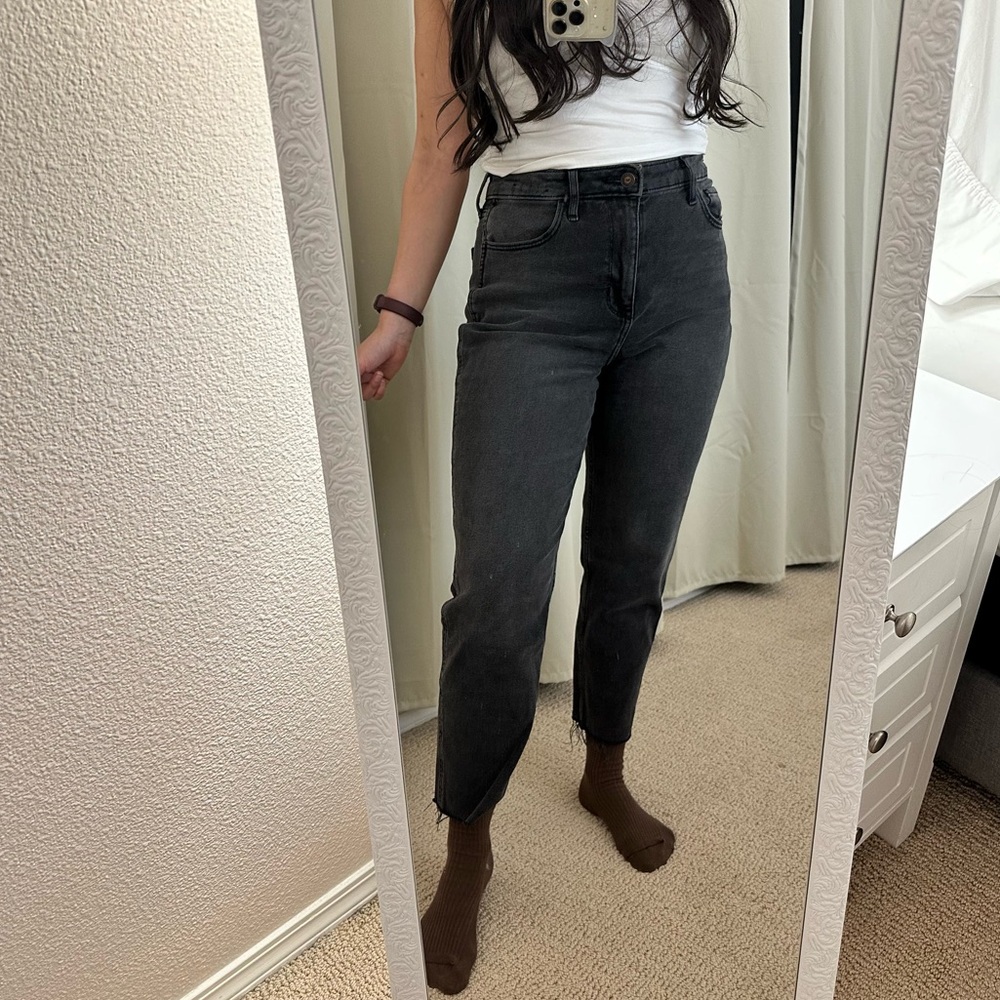 Hollister Ultra High rise mom jean vintage stretch, straight leg